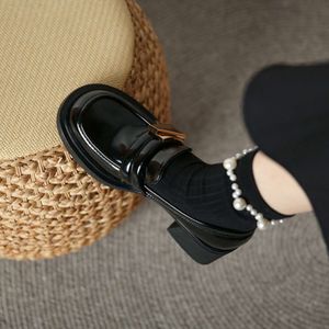 Sapatos para mulheres 2023 Mocas plataformas de verão calçados de verão preto de couro normal casual com saltos médios populares 39 moda a