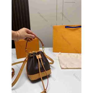 Torby wieczorowe nano noe m81266 skórzane ramię torebki torebki luksusowe designer mini wiadro torba dla kobiet portfel hurtowy