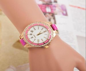 Armbandsur Luxury Gold Women039s Watches mode rostfritt stål armband kvinnor klocka romersk siffra kristall diamant casual dr7328335