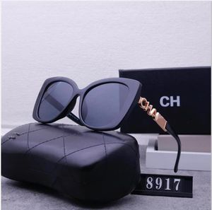 Lyxkvalitetsdesigners av högsta kvalitet Polaroidlins för kvinnors Mens Goggle Senior Eyewear Letter Studed Diamond Lös palmvinklar Glasögon GM Solglasögon Kerst