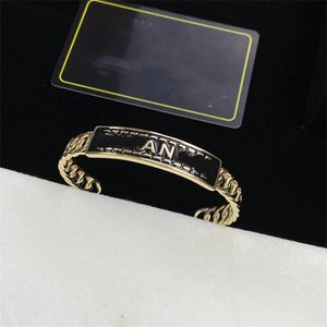 Designer Bangle Opening LS Armband smycken Kvinnlig kvinna Charm Armband Man Letter C Cuff Gift 49