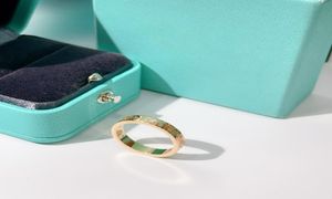 2021 Designers Luxurys Casal Ring com letras claras FINA PARA PERSONALIDADE PERSONALIDADE Caixa de jóias de jóias Gold e SILV2051006