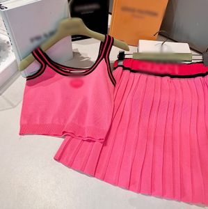 2 gilet top-shirt da 2 pezzi + mini gonna in maglia in maglia bianco a mano di lusso a mano fatta mini abito corto rosa caldo per ragazza giacca corta abito estivo l'abito da festa perfetto