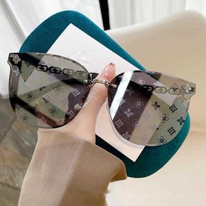 2024 Nuovi occhiali da sole da sole con alfabeto di alta qualità senza cornice senza telaio