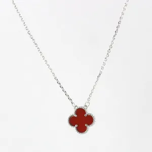 2024 New Clover Necklace قلادة لؤلؤة الأم الفولاذ المقاوم للصدأ مطلي 18 كيلو امرأة عيد الحب عيد الأم يوم المشاركة هدية المجوهرات بالجملة Q7