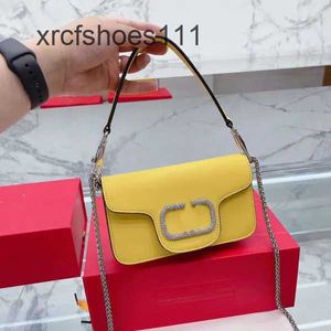 Diagonal V-formad Valenn Loco Bag Axel 22 Stick Picks Single Water Buckle Chain Magic Designer Armpit Flip Square New Purse Design 9VPK