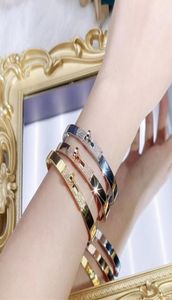 Bracelets de charme Jóias de marca famosa européia 925 Silver Silver Pig Nariz Women039s Banquete de moda de luxo leve Kell9150405