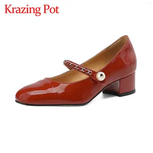 Klänningskor Krazing Pot Cow Leather Pearl Decoration Buckle Straps Med Heels Summer Fashion Round Toe Mary Janes Gorgeous Luxury Women Pumps