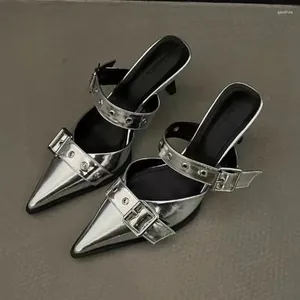 Kleiderschuhe Punk Metall Dekorative High Heels 2024 Spitze Zehen Silber 6 cm Frauen Sandalen Modetenden Sexy Party Mules Pantoffeln