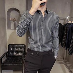 Herren -Hemdhemden 2024 Frühling Herbst Fashion Stripe Slim Fit Blusen Männliche Single Breauzier Männer Business Office H670