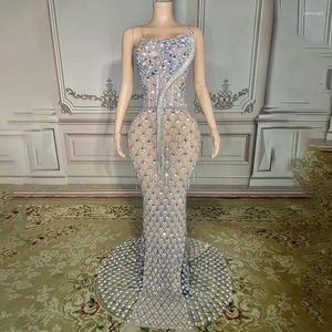 Sahne Giyin Lüks Kristaller Rhinestones zincirleri Akşam Baloları Kadınlar İçin Doğum Günü Zemin Uzunluk Elbise Seksi Mesh Po Çekim