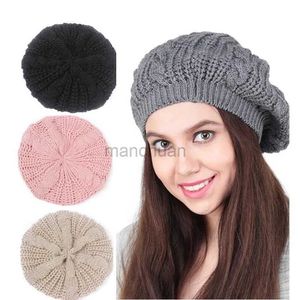 I3d5 basker nya varma vinterkvinnor kabel stickade basker franska konstnär basker hattar flätad baggy ull beanie hatt fast färg slouch baggy hatt d24418