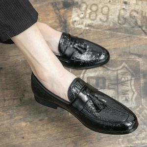 Kör tofs sociala läder loafers krokodilmönster lägenheter män eleganta mockasiner svarta avslappnade skor