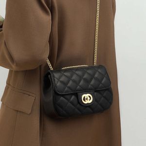 حقائب حقائب المرأة الحقيقية من الجلد INS2024 جديد كروس مع تصميم كتف واحد ، حقيبة عصرية ، مربعة صغيرة عصرية ومتعددة الاستخدامات ، شعور عطرة