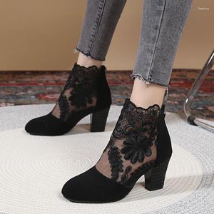 Sandaler Kvinnors sommar 2024 Fashion Lace Flowers High Heels Women Solid Hollow Square Heel Zip Shoes Sandalias