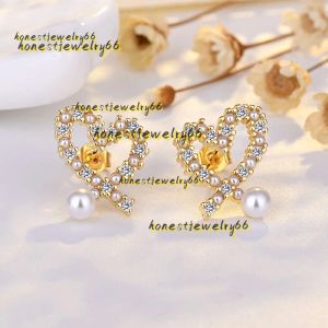 Stud Stud Stud 925 Silver 2024 Sweet Love Heart Stud örhängen med Shining Crystal Bling Diamond 18K Gold Luxury Pearl Designer Ear Rin