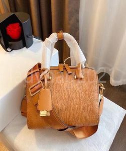 2021 SS Luxurys Designers Fashion Lady Planets Plain Weather Pu interior Zipper Bocket Tote Bags Underarm CR4316073