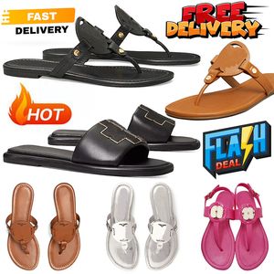 2024 Sandalet Ünlü Tasarımcı Kadın Slaytlar Kaydırıcıları Üçlü Siyah Kahverengi Pembe Slide Flip Flops Düz Sandal Kadın Dış Mekan Ayakkabıları