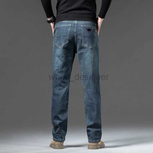 Designer jeans för män våren 2024 Nostalgic Blue Business Pending Elastic Overdimased Straight Leg Denim Pants for Spring Autumn Seasons Luxury Men's Clothing