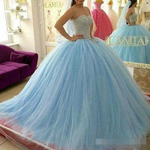 Abiti Quinceanera in perline blu cielo Tulle Sweetheart Scolle di paillettes 2024 Scintillio Sweet 16 Birthday Party Ball Abito da ballo MDE personalizzato