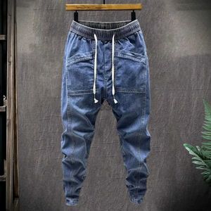 Mäns jeans elastiska midja herrar dragstring denim lastbyxor med fickor fast färg harembyxor för vårens höst D240417