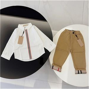 デザイナー衣料品のボーイ格子縞のシャツ2024春と秋の新しい子供用シャツ秋の長袖ファッションミディアムアンドラージチャイルド2ピースセット100-150cm D3