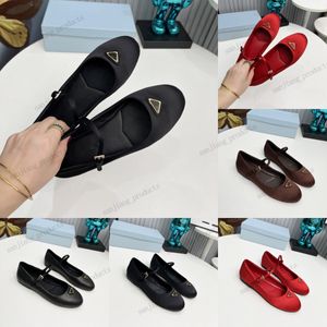 Designer Triangle Ballet Flat Famous Sandals Ladies Spring 2024 Ny lyxig äkta läder Round Head Fashion Italy Boat Single Shoes Shallow Mouth Mary Jane Loafer