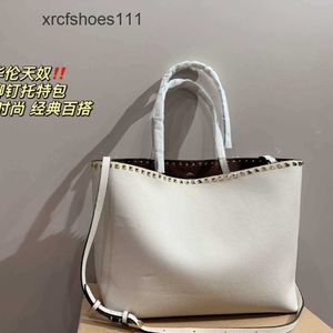 Totes Bag valenn Bags Soft Handbags Stud Designer Capacity Large Tote Women Fashion Leather High Quality Casual Shoulder Strap N3WZ NUKP 2POY