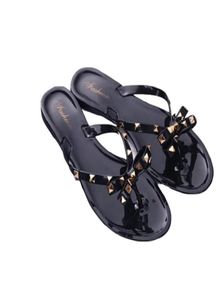 Sandals Designer Thong Beach Summer Scarpe Summer Flainway Flats Rivets Slide Pvc Jelly Sandalias Mujer Stupt Slipeprs Zapatos1767247