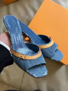 2024 Kobiety Denim Obcasy Sandały Neo Revival Designer Sandals Denim Mule Eleganckie wysokie obcasowe Sandał Sandał Wysokiej jakości Kapcie