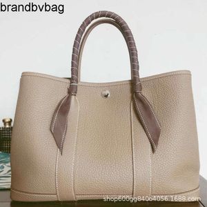 Bolsa de moda para festa de jardim 2023 New Genuine Leather feminino grande capacidade compra de água balde um ombro de mão jjxd