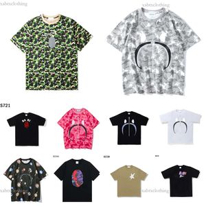 Tasarımcı Lüks Apeas Klasik Bapeas T Shirt Erkek Kadın Tişört Hip Hop Monkey Desen Top Yaz Nefes Alabilir Çok Yönlü High Street Trend Tee