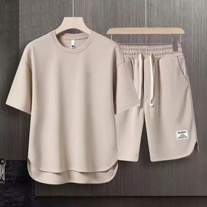 Mens Korean Fashion Two Piece Set Summer Short Sleeved T-shirt och Shorts Loose Sets Men Designer Kläder Tracksuits 240415