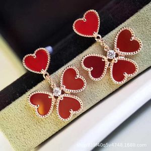 العلامة التجارية الأصلية Van High Version Clover Love Earrings for Women Pure Silver Needle with Red Red Agate Design Flower