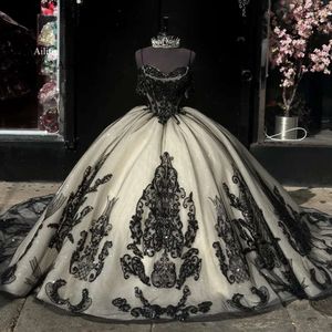 Mexican Girls Quinceanera Dresses Black Applique Lace Lace Up Corset Gillter Beaded Sequins Sweet Pageant Gowns