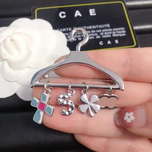 Boutique Silver Plated Brooch Brand Designer New Hanger Style Designer Fashionable Brooch Designed For Charming Women With High-Quality Box Matching