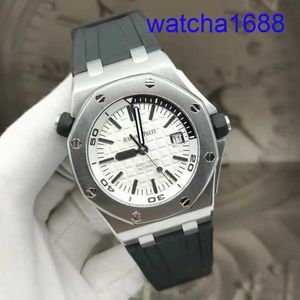 Swiss AP Wrist Watch Royal Oak Offshore Type Series Automatisk mekanisk dykning Vattentät stålgummibält Datum Dature Herrklocka 15710st.OO.A002CA.02 Vit platta