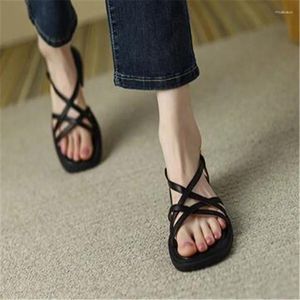 Casual Shoes 2024 Summer Woman Sandals Flat Sandalias Pu Leather smala remmar Gladiator Beach Hollow Peep Toe Slides