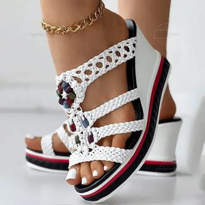 Sandalet Flip Flops Kadın Renkli Boncuklu Kama Ayakkabı Boncuk Terlik Platform Yaz Ayakkabıları Kama Bayanlar 240403