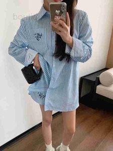 Kvinnors tvådelade byxor Designer 2024 Luxury Brand Women Tracksuits Shirt With Mini Shorts Pieces Set Fashion Outfits Long Sleeve Bluses If9z