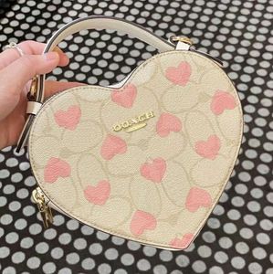 Womens Mens Black White Sacoche Heart Bag Strap Leather Purse Luxurys Handbag Pink Designer Shoulder Bag Top Handle Strawberry CrossBody Clutch Denim City Bags 3567