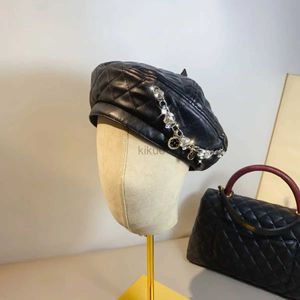 Berets Womens Hats осень и зимние кожаные алмазные украшения бриллианты с рисунком клетки Beret Street Retro теплой зимняя шляпа D240417