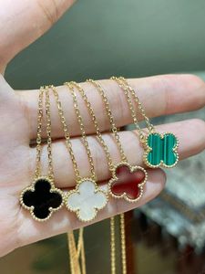 2024 New Clover Necklace قلادة لؤلؤة الأم الفولاذ المقاوم للصدأ مطلي 18 كيلو امرأة فتاة عيد الحب عيد الأم هدية المجوهرات بالجملة Q2