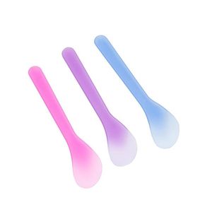100pcs Cosmetic Spatula spoons Disposable Curved Scoop 13CM Plastic Makeup Mask Cream Spoon Eye Cream Stick Make Up Face Beauty To7751312