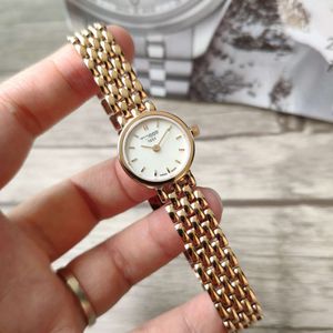 Tianjiafeng Shuttle liten Fritillaria Dial Rose Gold Steel Band Kvinnors mångsidiga Fashion Love Quartz Women's Watch