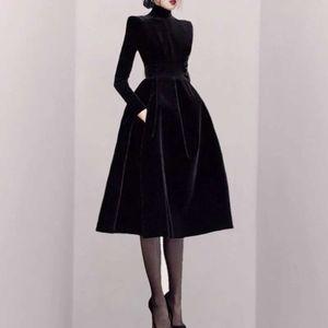Sukienki na studniówkę Vintage 2023 Black Veet z kieszeniami Długość kolanowa Wysoka szyja długie rękawy Linia Formalne suknie wieczorowe Arabic Dubai Krótka specjalna impreza z noszeniem Rabic