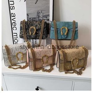 Omuz çantaları şeyler çuvallar gelişmiş ve şık zincir çantası alt koltuklu kadınlar modaya uygun yılan desen omuz kadınlar için çok yönlü crossbody h240417