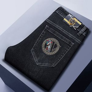 Jeans designer di jeans marchio di moda di fascia alta jeans autunno e inverno per uomini con ricamo elastico in forma dritta Lumo leggero alla moda e pantaloni alla moda