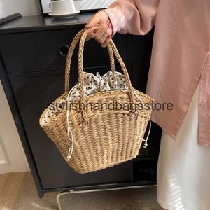 Totes 2024 New Spring Korean Edition Western and Versatile Fashion Grass Woven Bag Literary Fresh Womens Beach H240417