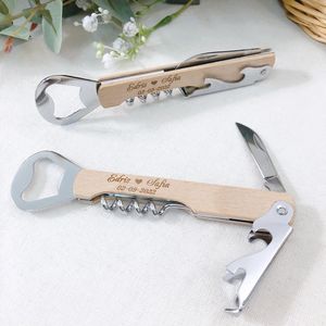 10st Personlig trägvinöppnare Anpassad bröllop Favor Groomsmen Gift Engraved CorksCrew Beer Bottle Tool 240407